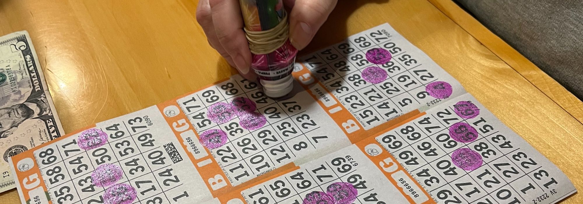 hand presses dobber onto bingo board